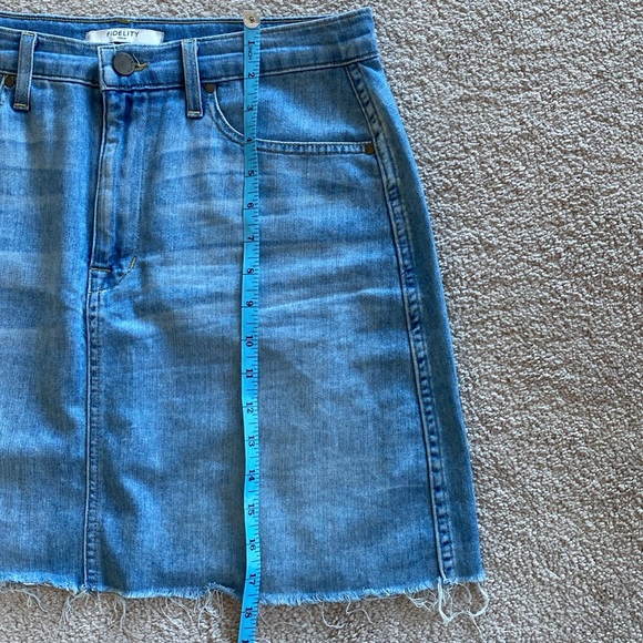 Fidelity Katie alone denim skirt. Size 31” waist in excellent condition - Picture 4 of 12